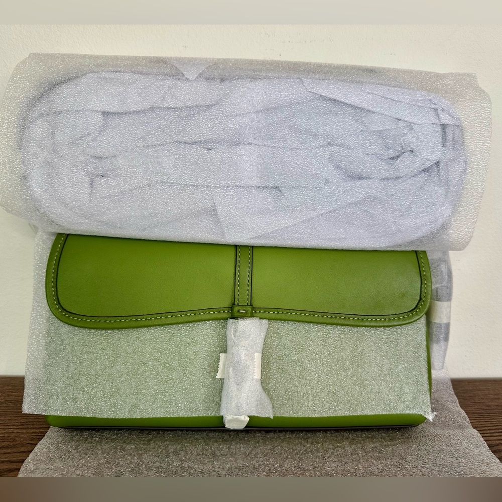 New Coach Hamptons Shoulder Bag in Dark Lime - Picture 5 of 12